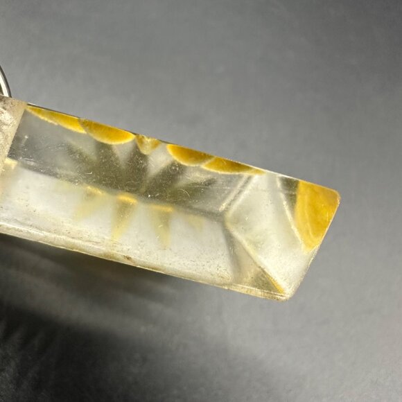 Vintage Carved Lucite Pendant Key Ring Yellow Daisy Flower Power 1970s Retro - Picture 6 of 11